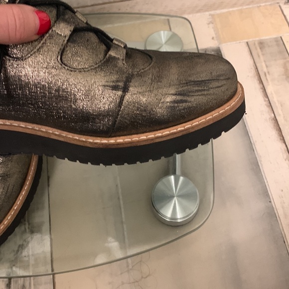 L’AmourDesPied metallic tone loafer style shoe - Picture 3 of 7